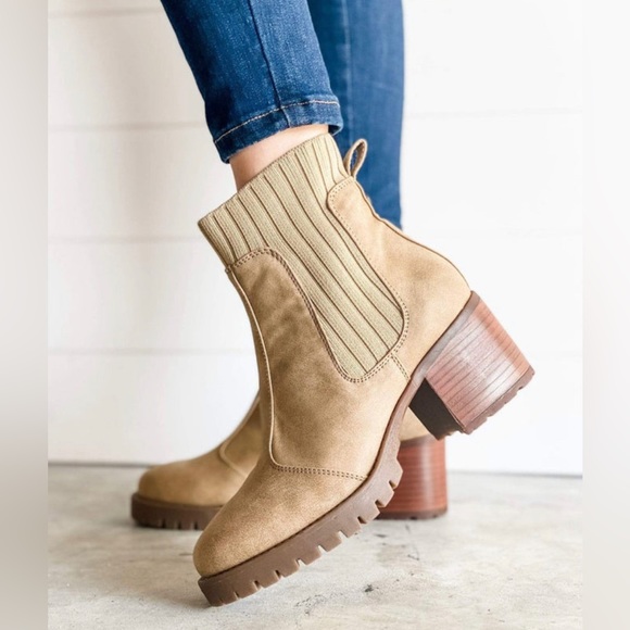 Yellow Box Booties in Sand Size 11 - Picture 4 of 7